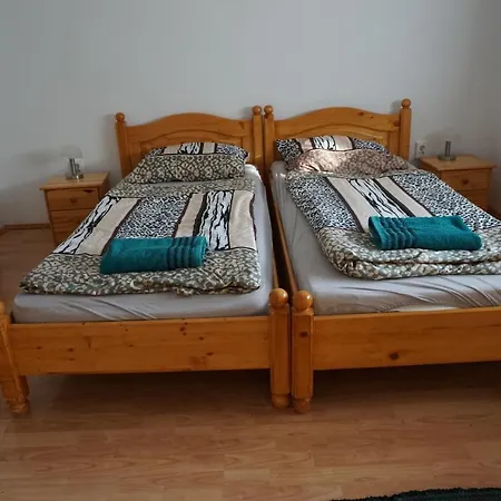 Varga Vendeghaz Szobak Olaszfalu