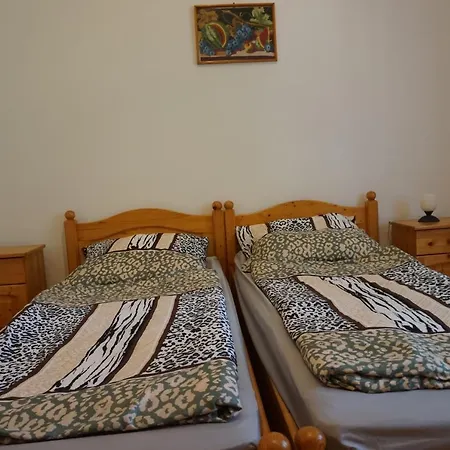 Varga Vendeghaz Szobak *