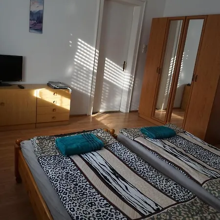 Varga Vendeghaz Szobak Olaszfalu