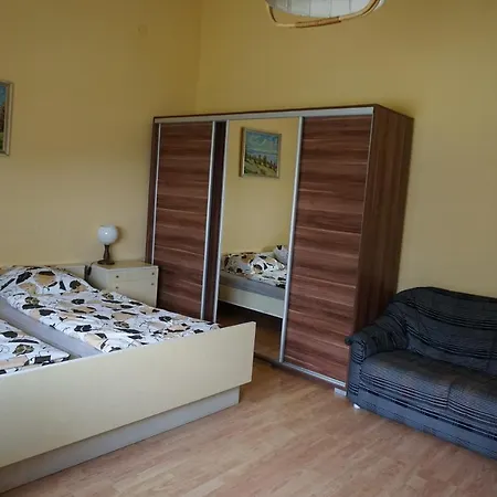 Varga Vendeghaz Szobak *