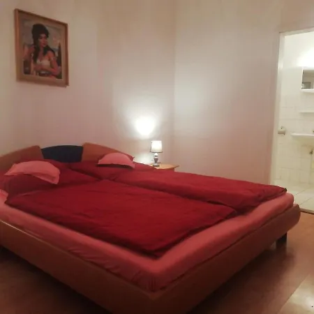 Varga Vendeghaz Szobak Olaszfalu