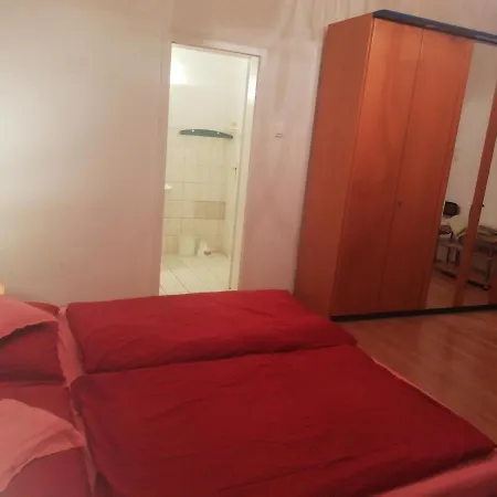 Varga Vendeghaz Szobak Guest house *